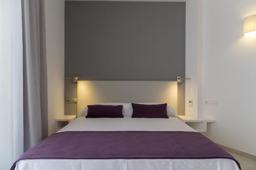Apartamentos Proa - Emar Hotels Only Adults Es Pujols Eksteriør billede