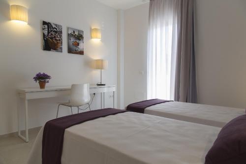 Apartamentos Proa - Emar Hotels Only Adults Es Pujols Eksteriør billede