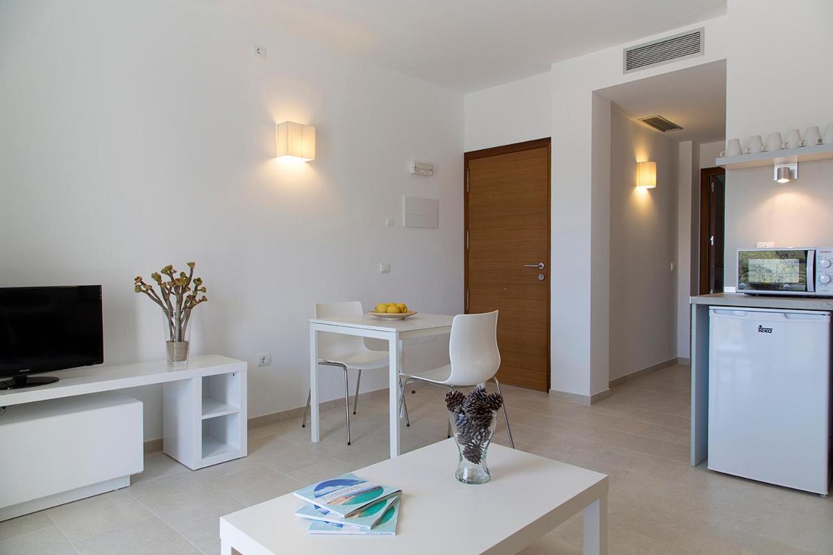 Apartamentos Proa - Emar Hotels Only Adults Es Pujols Eksteriør billede