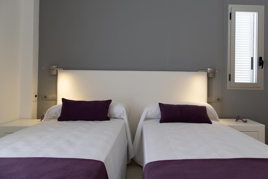 Apartamentos Proa - Emar Hotels Only Adults Es Pujols Værelse billede