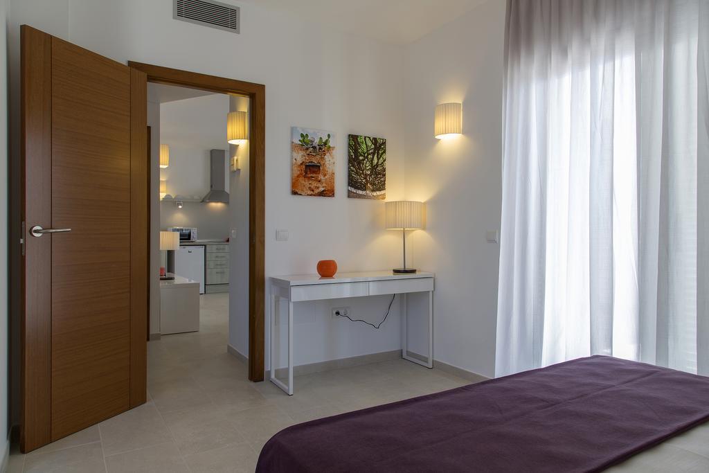 Apartamentos Proa - Emar Hotels Only Adults Es Pujols Værelse billede