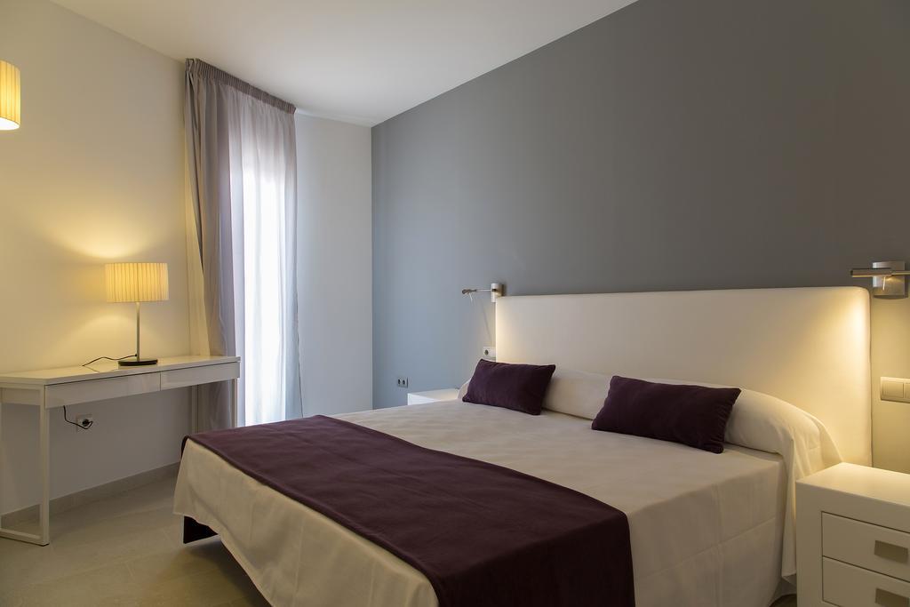 Apartamentos Proa - Emar Hotels Only Adults Es Pujols Værelse billede