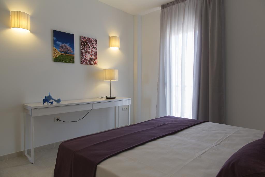 Apartamentos Proa - Emar Hotels Only Adults Es Pujols Værelse billede